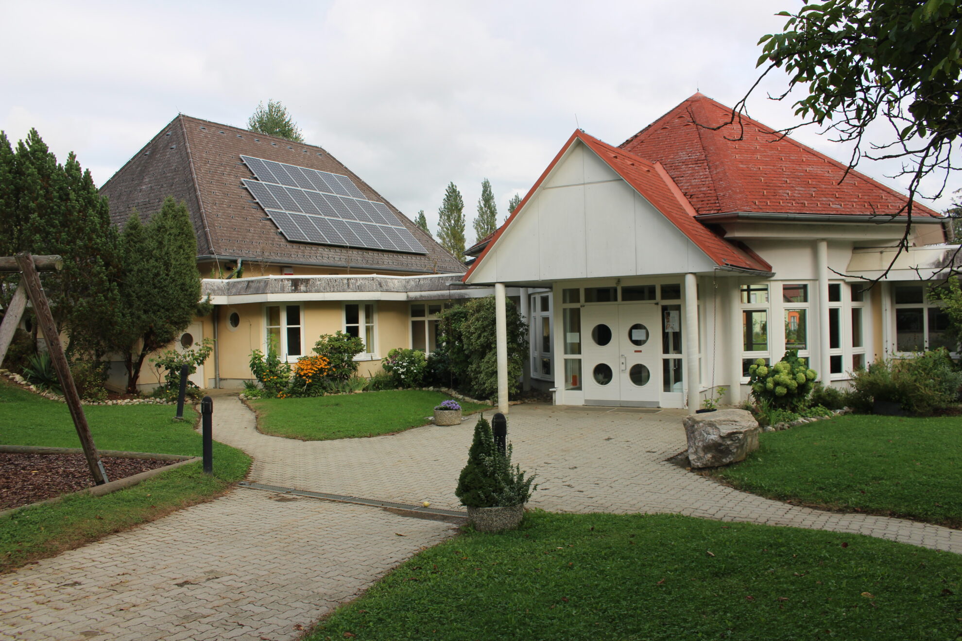 Volkschule Preßguts Anbau Gang Turnsaal